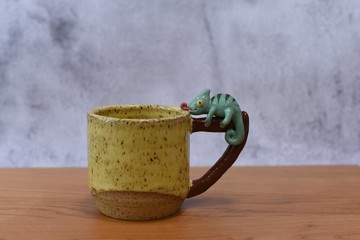 變色龍吐舌頭200cc黃色陶杯