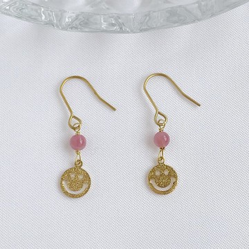 笑臉。粉碧璽 天然石 黃銅耳勾 手作耳環 垂墜款 招貴人 人緣