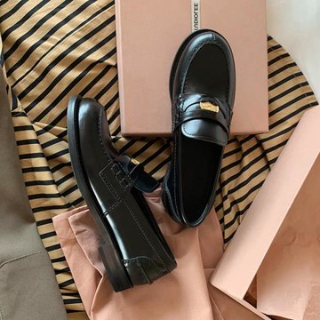 推薦！爆款英倫風小金扣圓頭時尚厚底樂福鞋女真皮低跟單鞋小皮鞋