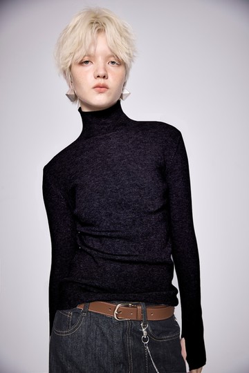 黑色高領貼身長袖上衣