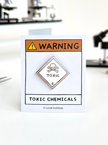 有毒 TOXIC / 金屬徽章 畢業 實驗