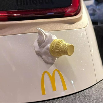 可愛裝飾🎀  汽車飾品擺件冰淇淋甜筒雪糕汽車摩托車裝飾掛件電動車創意裝飾品 机车小摆件