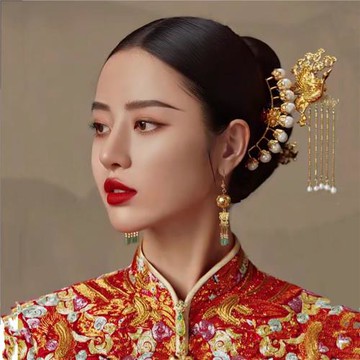 新款中式新娘鳳凰發簪簡約秀禾馬來褂時尚大氣金色流蘇釵套裝
