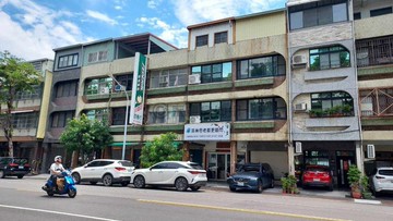 雙鐵共構！美術館旁青海路超值臨路透天店住｜高雄市鼓山區青海路