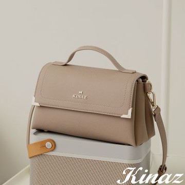 KINAZ 金屬飾角掀蓋三層澎澎手提斜背包-柔沙棕-小閃光系列