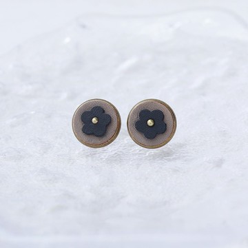 06:46 AM 一些放進花瓶 / 煙灰色 - 皮革耳環/黃銅耳環/耳針耳夾