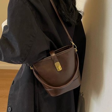 MKBM法國秋冬復古高級感單肩女包