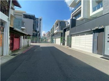 屏東高中大面寬孝親房透天車墅｜屏東縣屏東市太原路
