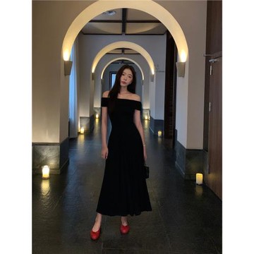 (免運)pusumede 黑色高級感一字肩連衣裙女夏法式氣質收腰顯瘦露肩長裙