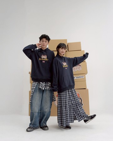 中分哥 Friendly餅乾印圖連帽上衣