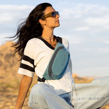 【TRAVELON】Voyages 3層防盜斜背腰包(杜松青) | RFID 側背包