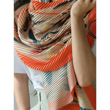 APCSHOP 2025新設計丹麥客戶小眾春夏風琴褶皺女士菱形印花大絲巾