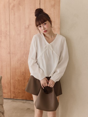 溫柔蕾絲蝴蝶結上衣