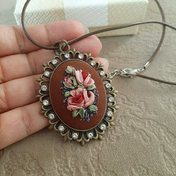 刺繡珠寶緞帶刺繡吊墜送給她