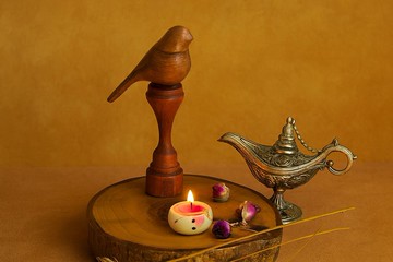 手工雕刻的雀。裝飾性的