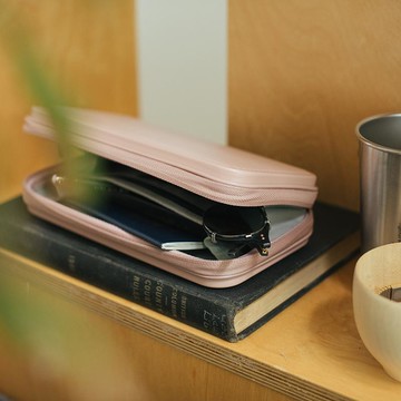 Travel Organizer 硬殼盥洗包 黑色/ 象牙白/ 玫瑰粉/ 大地灰 象牙白