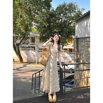 (免運)大方得體的裙子女夏季新款法式氣質溫柔蕾絲拼接V領碎花連衣裙