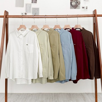 【Fee隔日到貨6色新品】斜紋棉慵懶寬鬆長版襯衫🔥襯衫女 翻領英文鐵牌長袖襯衫 白色襯衫 藍色襯衫 紅色襯衫 上衣女