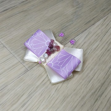 頸部蝴蝶胸針。 衣領蝴蝶結胸針。 帶紫水晶的領結別針。