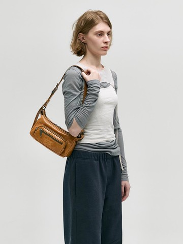 [MARGESHERWOOD] OUTPOCKET HOBO MINI soft pull-up crinkle CROSS-BODY BAG [camel]