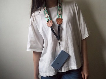 絕版商品 | 減壓手機背帶 相機繩 (巴哥犬松鼠-綠白三角格)