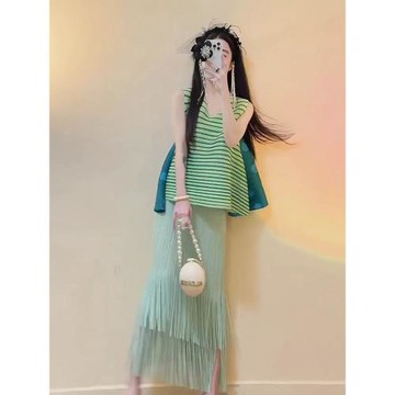 宅家褶皺2026夏季新款套裝女條紋印花無袖上衣高腰清新流蘇中長裙