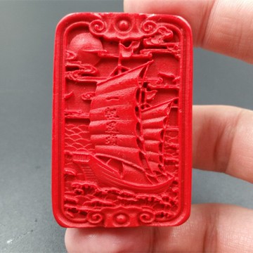 新款仿朱砂一帆風順吊墜中國話朱砂掛件牌子廠家直銷