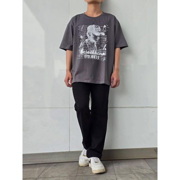 數位視界．BcienlAcna 人像圖騰圓領 T