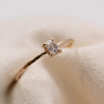 祖母綠式切割鑽石和諧戒指