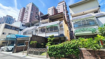 郁飯糰崇德商圈民俗公園六米活路車庫別墅｜台中市北屯區熱河路三段