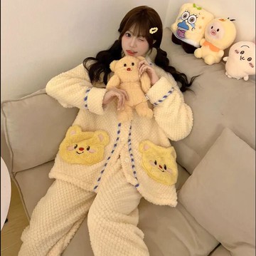 黃油小熊珊瑚絨睡衣女秋冬季法蘭絨卡通家居服加絨冬加厚學生套裝【步行者戶外生活館】