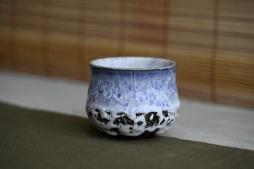 蟲蛀雪志野掌中茶碗