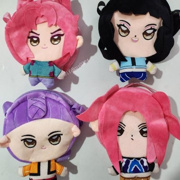 台灣出貨 獵魔女團斜挎包 獵魔女團人偶斜挎包 Q版玩偶包 可愛卡通毛絨玩具 超萌立體挎包 兒童包包 兒童玩具包 交換禮物