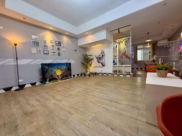 岡山樂購商圈∣木葉民宿風∣大地坪美裝潢車庫透天｜高雄市岡山區和平路