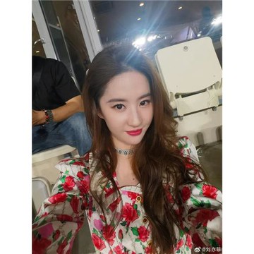 劉亦菲同款港風翻領印花上衣女秋冬法式溫柔洋氣別致短款碎花襯衫