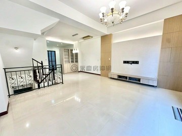 寶運一墅｜新光國小旁｜朝南大面寬雙車別墅｜台中市太平區新興二街