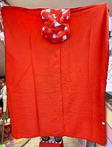 【震撼精品百貨】Hello Kitty 凱蒂貓 三麗鷗 kitty 日本毛毯&被子(紅蘋果)可收納*52372 震撼日式精品百貨