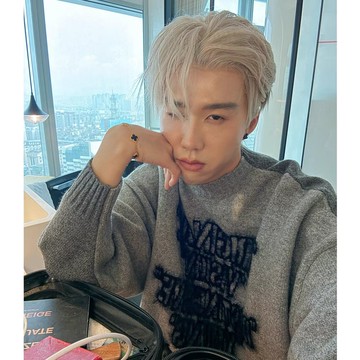 高級感字母毛衣男冬季新款休閒百搭寬鬆保暖氣質上衣男