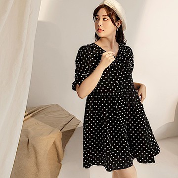 雲朵自訂款-波浪V領波點泡泡五分袖洋裝-OB大尺碼