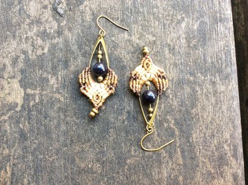 手工編織天然石耳環