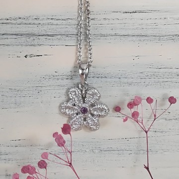 蕾絲小花與紫水晶吊墜