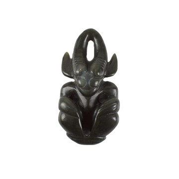 《博古珍藏》天然和闐菠菜碧玉雕太陽神把玩．69公克．紅山文化文物．工中工痕．早期收藏．行家勿錯過．超值回饋