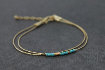 與綠松石藍色Miyuki種子小珠的金鍊手鐲