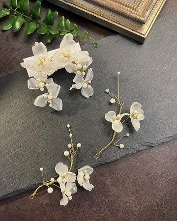 冒牌老闆娘 Kingboss塑片白色波浪花頭飾+耳環組-手作新娘飾品