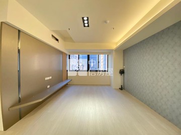 樂福興大商圈典雅裝潢三房平車｜台中市南區信義南街