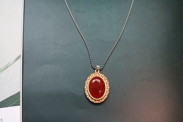 木纹框简约红玛瑙项链天然石吊坠挂饰