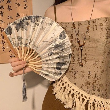 桃園出貨✨小扇子隨身便攜古風貝殼扇摺疊清涼扇道具漢服古典中國風扇子摺扇