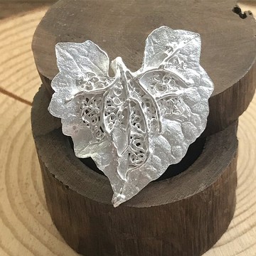 手作銀飾-純銀微甘菊葉子仙子胸針
