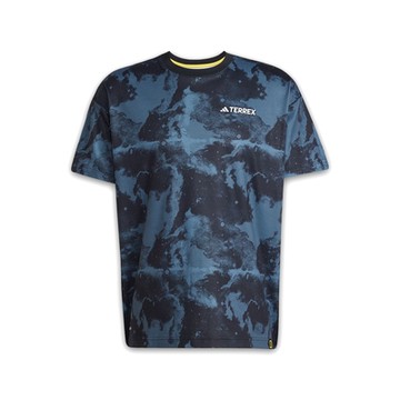 Adidas NG U A.R AOP T 男款 藍色 訓練 慢跑 國家地理頻道 運動 休閒 短袖 JD5959