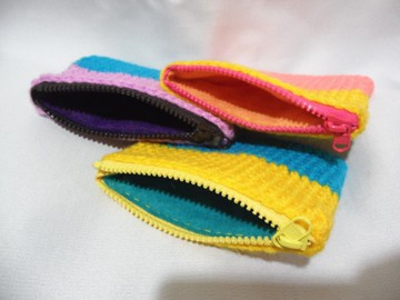 100%的手工溫度/有內在的毛線 【毛線 x 編織 x 撞色】拉鍊包